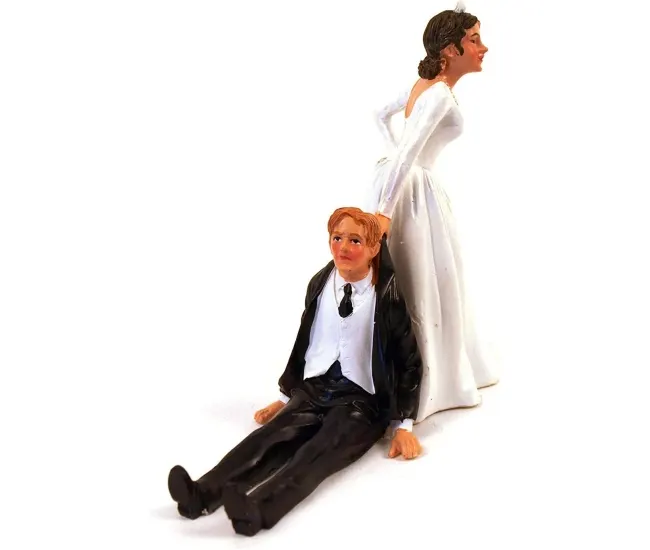 Cake Topper Novio Reticente: el toque divertido para tu pastel de boda