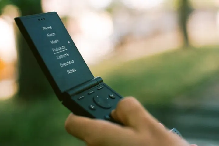 Light Flip: el móvil sin internet con tapa que desconecta