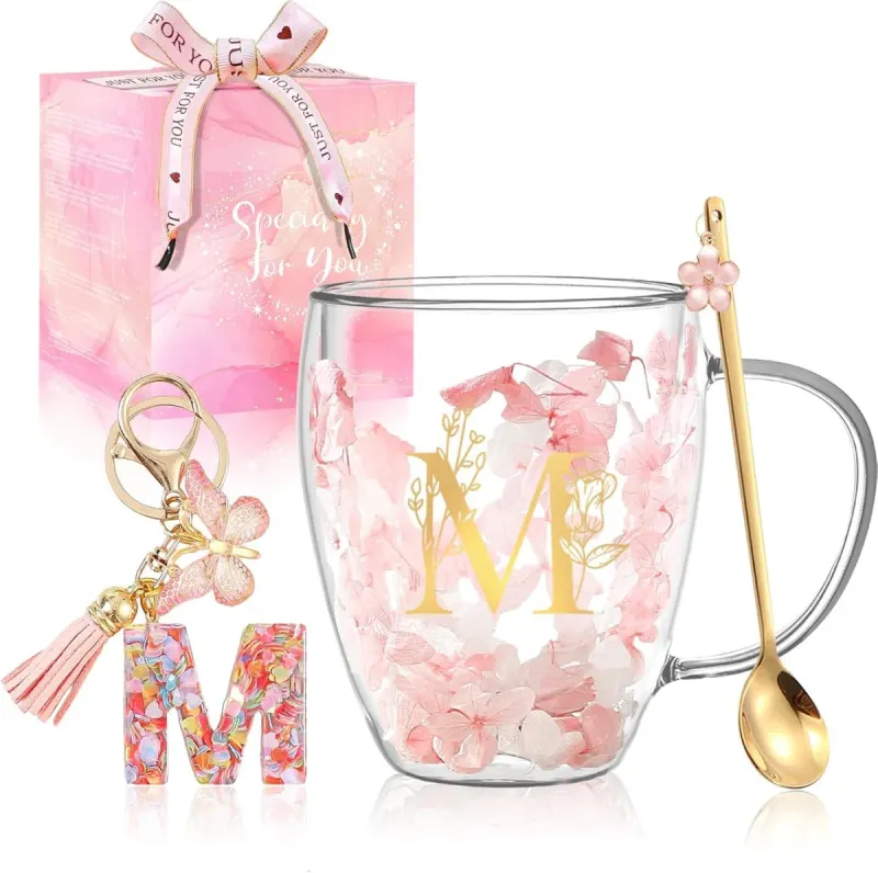 Taza de vidrio con flores secas e inicial dorada | Regalo