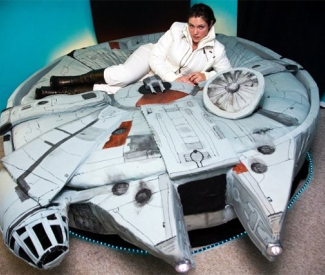 Cama Halcón Milenario de Star Wars: duerme en una nave galáctica!