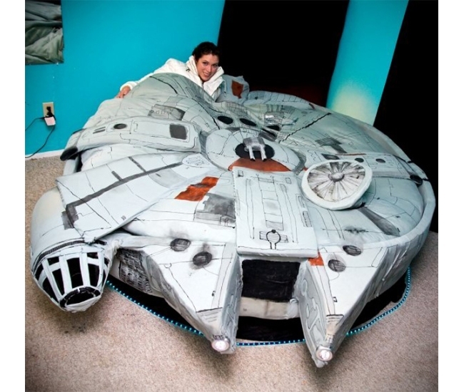 Cama Halcón Milenario de Star Wars: duerme en una nave galáctica!