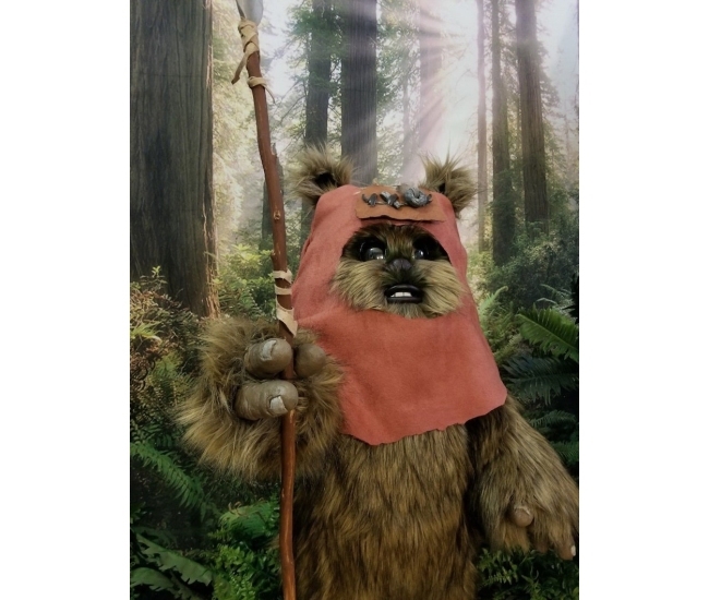 Figura de Wicket Ewok a Tamaño Real - Hecha a Mano en EE. UU.