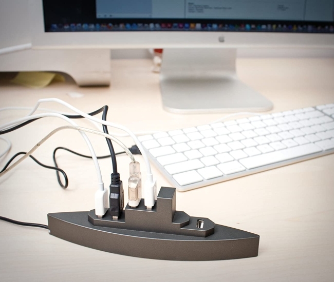 Hub USB Destructor: conquista la batalla de los cables con este barco de guerra