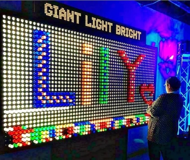 Lite Brite gigante: la vuelta a la nostalgia