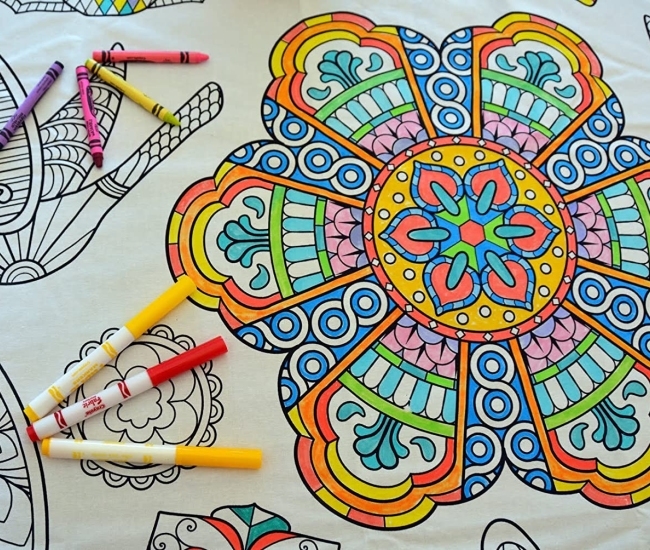 Mantel extensible Mandala: Colorea tus comidas en familia!