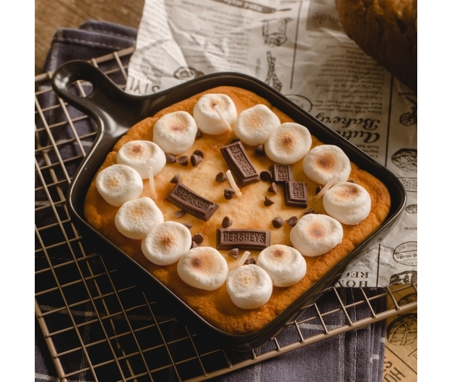 Vela de galletas Skillet Chocolate S'mores | Decoración de s'mores personalizada de Southlake Gifts