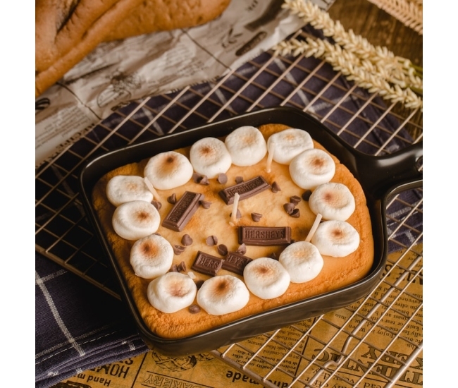 Vela de galletas Skillet Chocolate S'mores | Decoración de s'mores personalizada de Southlake Gifts