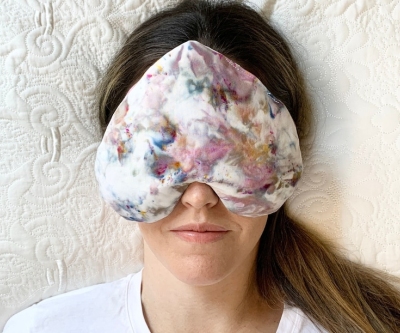 Almohada pesada de aromaterapia para los ojos en Cosas Guapas: relajación deliciosa para tus dolores musculares y calambres menstruales