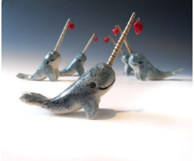 Narval Love - Figurita de narval de arcilla hecha a mano con corazón