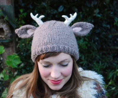 Patrón de tejido de sombrero con astas de ciervo. Hazte tu propio sombrero y corre por los bosques con tu propia cornamenta!