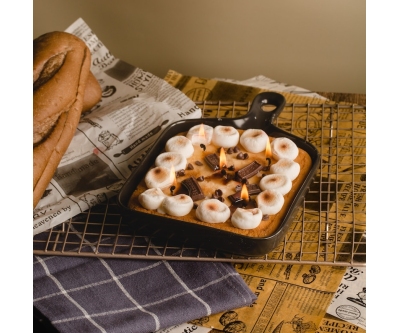Vela de galletas Skillet Chocolate S'mores | Decoración de s'mores personalizada de Southlake Gifts